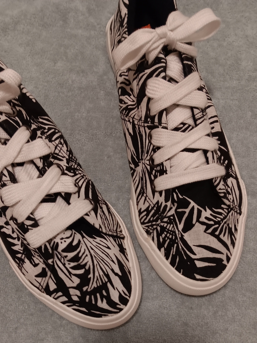 Rocket Dog Black & White Floral Lace-Up Sneakers